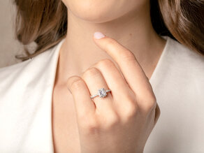 Engagement ring Emerald Halo Pavé in 9K yellow gold with lab-grown diamonds 2.02ct E/VS