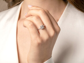 Engagement ring Emerald Halo Pavé in 14K white gold with diamonds 1.08ct G/VS
