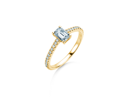 Engagement ring Emerald Pavé in yellow gold
