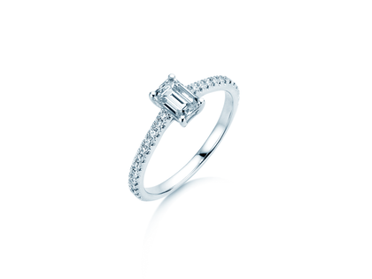 Engagement ring Emerald Pavé in platinum