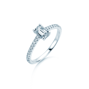 Engagement ring Emerald Pavé in platinum