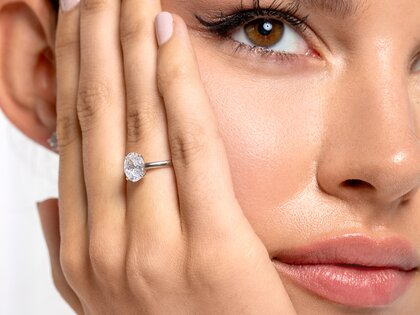 Engagement ring Oval Cut in 9K yellow gold with lab-grown diamond 1.50ct E/VS