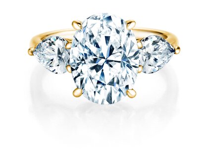 Engagement ring Oval Pear Cut in 9K yellow gold with lab-grown diamonds 0.49ct E/VS