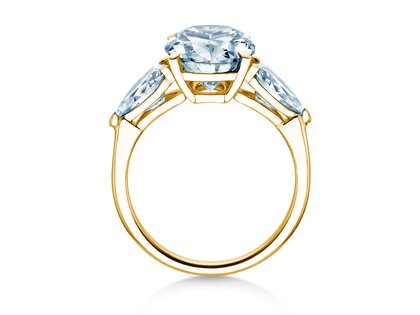 Engagement ring Oval Pear Cut in 9K yellow gold with lab-grown diamonds 0.49ct E/VS
