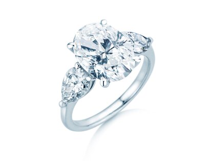 Engagement ring Oval Pear Cut in 14K white gold with lab-grown diamonds 0.82ct E/VS