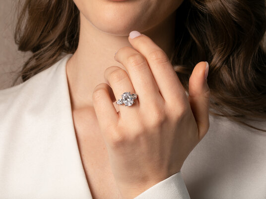 Engagement ring Oval Pear Cut in white gold