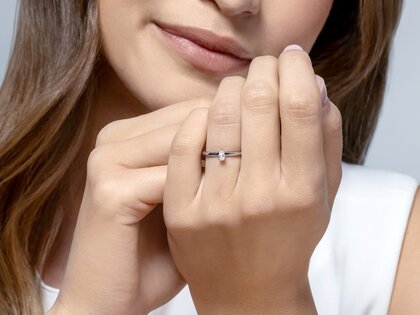 Engagement ring Pear Clean in 9K white gold with diamond 0.08ct G/SI
