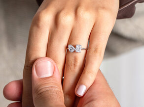 Engagement ring Toi et Moi Pear & Emerald in 9K yellow gold with lab-grown diamonds 0.30ct E/VS
