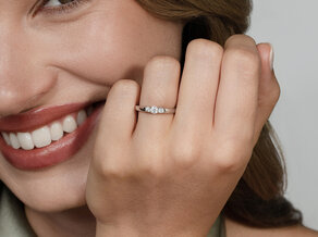Engagement ring 3 Stones in 14K yellow gold with diamonds 0.11ct G/SI