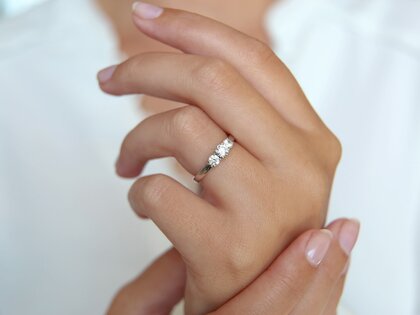Engagement ring 3 Stones in 18K white gold with diamonds 1.00ct G/SI