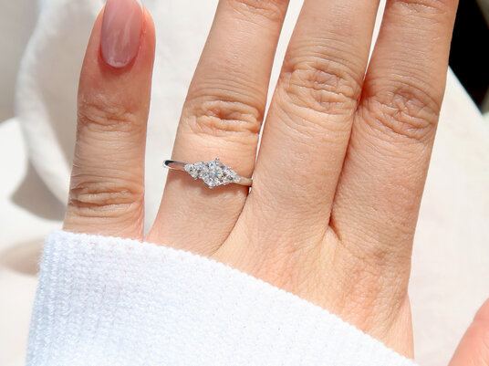 Engagement ring Blossom in 9K white gold with diamonds 0.31ct