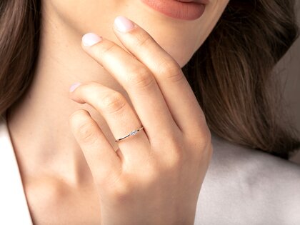 Engagement ring Vivid Petite Cushion Cut in 14K white gold with diamonds 0.10ct G/SI