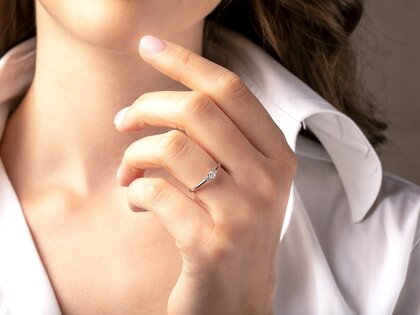 Engagement ring Vivid Petite Cushion Cut