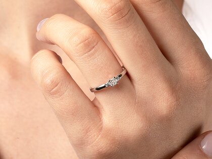 Engagement ring Vivid Petite Cushion Cut in platinum