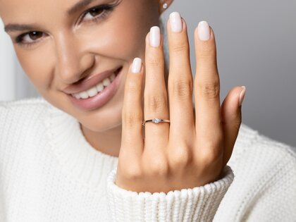 Engagement ring Vivid Petite Diamond in yellow gold