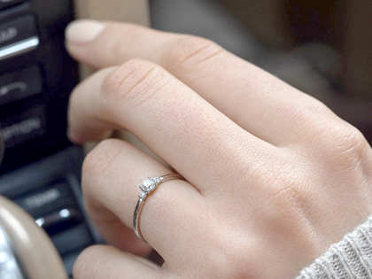 Engagement ring Vivid Petite Diamond in 14K white gold with lab-grown diamonds 0.30ct E/VS