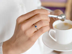 Engagement ring Vivid Petite in platinum