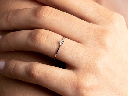 Engagement ring Vivid Petite Emerald Cut in 14K yellow gold with diamonds 0.10ct G/VS