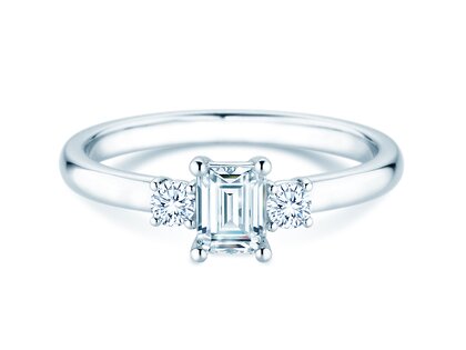 Engagement ring  in 9K white gold with diamonds 0.40ct G/VS