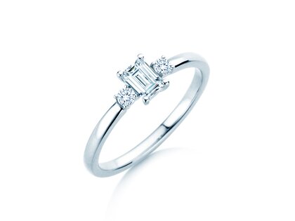Engagement ring  in 9K white gold with diamonds 0.40ct G/VS