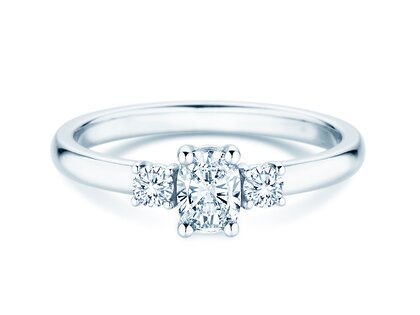 Engagement Ring Vivid Petite Oval Cut in 14K white gold with diamonds 0.50ct G/SI