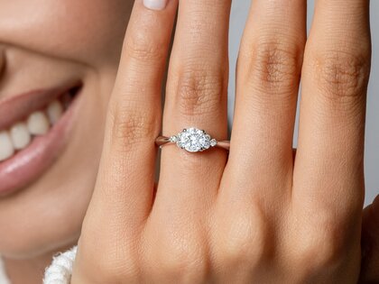 Engagement ring Vivid Diamond in rose gold