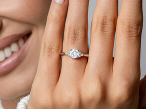 Engagement ring Vivid Diamond in rose gold