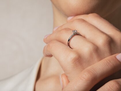 Engagement ring Classic 4 Hidden Halo in 9K yellow gold with lab-grown diamonds 0.30ct E/VS