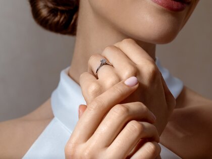 Engagement ring Classic 6 Hidden Halo in 14K white gold with diamonds 0.55ct G/SI
