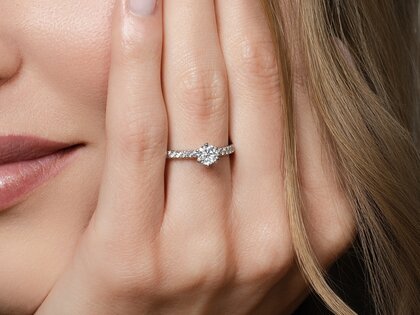 Engagement ring Classic Pavé in white gold