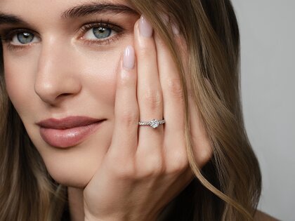 Engagement ring Classic Pavé in white gold