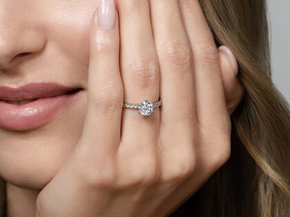 Engagement ring Classic 6 Hidden Halo Pavé in 9K white gold with diamonds 1.52ct G/SI