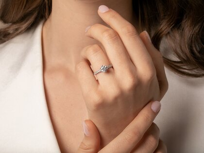 Engagement ring Classic Pavé in 9K yellow gold with lab-grown diamonds 1.36ct E/VS