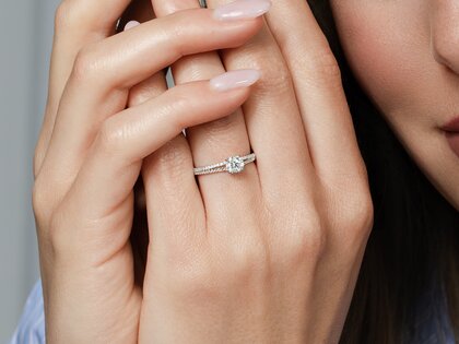 Engagement ring Dynasty Petite in 18K white gold with diamonds 0.85ct G/SI
