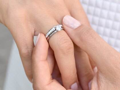 Engagement ring Classic 4 in 14K white gold with lab-grown diamond 0.75ct E/VS