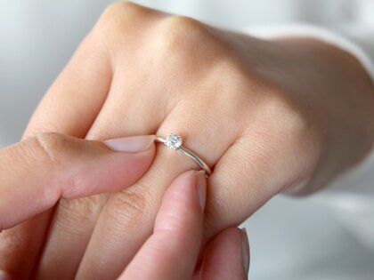 Engagement ring Classic 4 in platinum