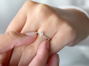 Engagement ring Classic 4 in platinum