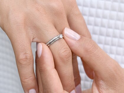 Engagement ring Classic 6 in 14K white gold with diamond 0.20ct H/SI