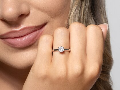 Engagement ring Classic 6 in 18K white gold with diamond 0.50ct H/SI