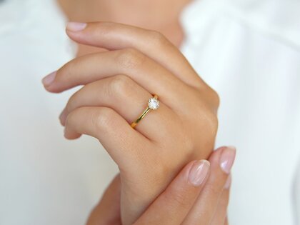 Engagement ring Classic 6 in 14K yellow gold with lab-grown diamond 0.50ct E/VS