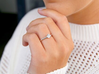 Engagement ring Classic 6 in 9K white gold with lab-grown diamond 0.50ct E/VS