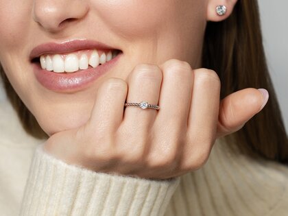 Engagement ring Classic Beads in 18K yellow gold with diamond 0.20ct G/VS