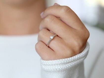 Engagement ring Classic Beads in 9K white gold with diamond 0.30ct H/SI