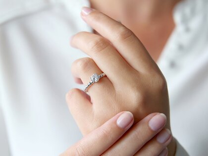 Engagement ring Classic Beads in 14K white gold with lab-grown diamond 0.75ct E/VS