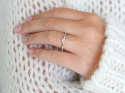Engagement ring Classic Beads in 14K white gold with lab-grown diamond 0.15ct E/VS