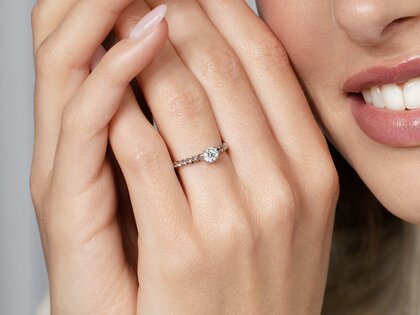 Engagement ring Classic Loop in 9K yellow gold with diamond 0.30ct H/SI