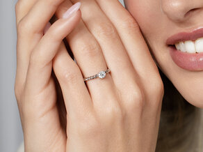 Engagement ring Classic Loop in 9K yellow gold with diamond 0.30ct H/SI