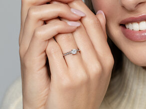 Engagement ring Classic Loop in 18K white gold with diamond 0.60ct H/SI