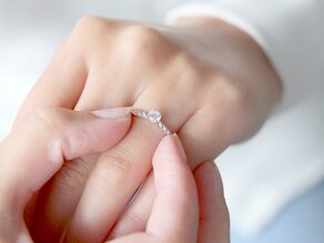 Engagement ring Classic Loop in 9K white gold with diamond 0.25ct H/SI