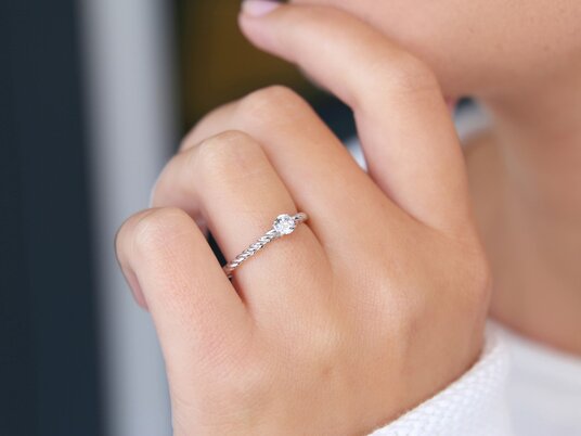 Engagement ring Classic Loop